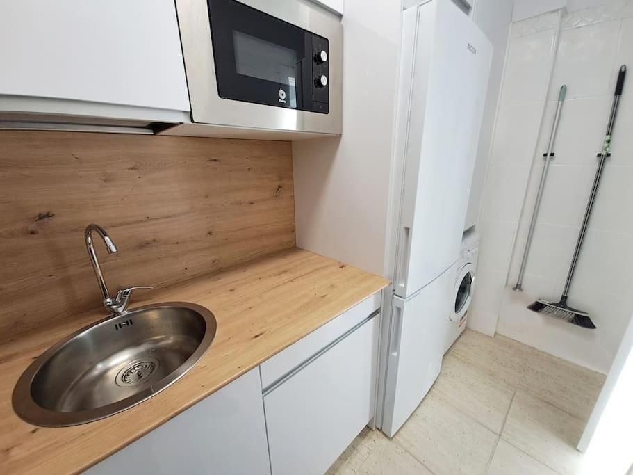 אמפוריבראבה Apartamento 1A Linea De Mar מראה חיצוני תמונה